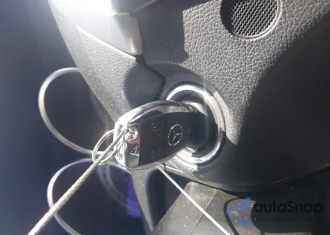 2014 Mercedes-Benz C 250 Luxury/Sport z USA, uszkodzony, nr VIN WDDGF4HB0EG248697